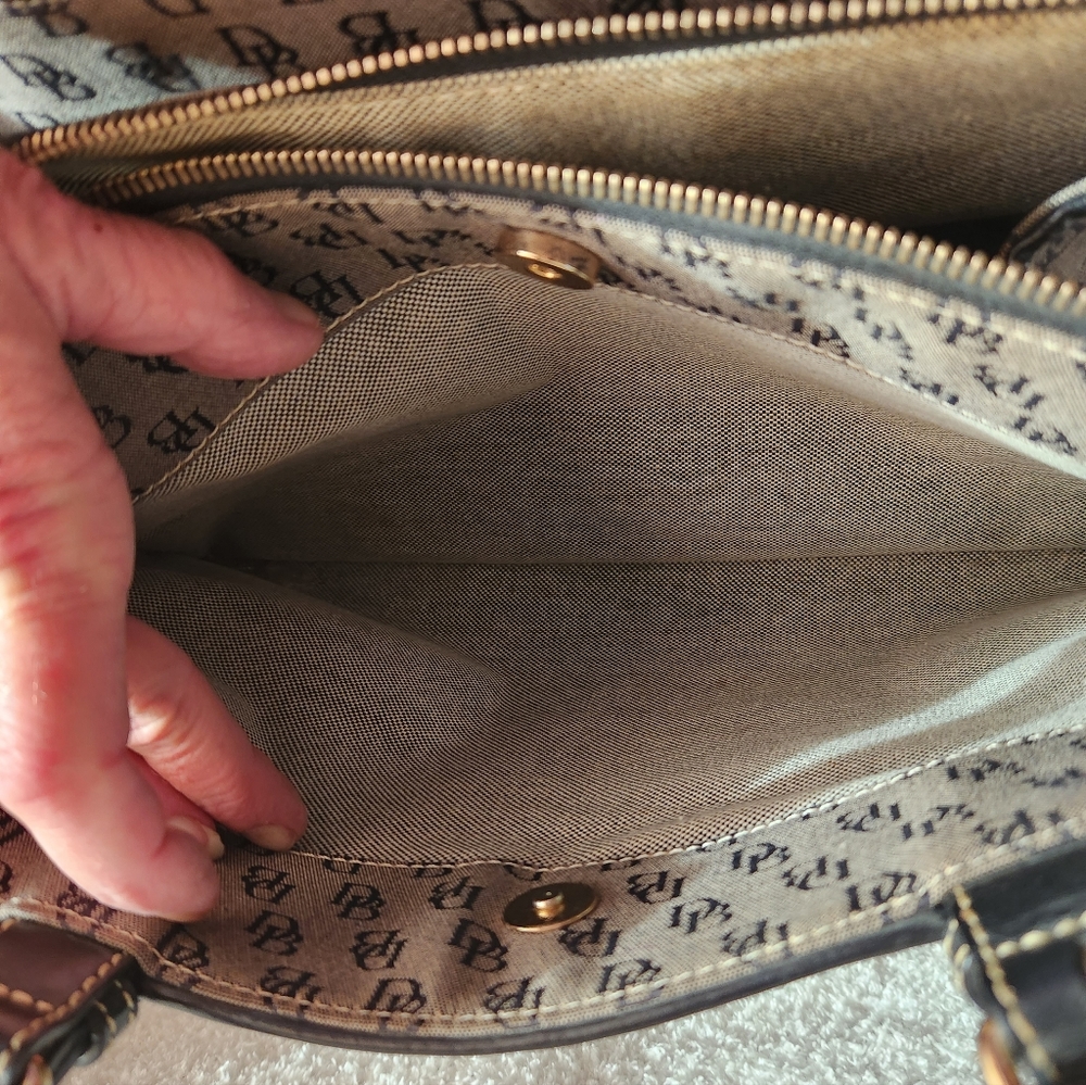 DOONEY & BOURKE HANDBAG - Picture 5 of 8